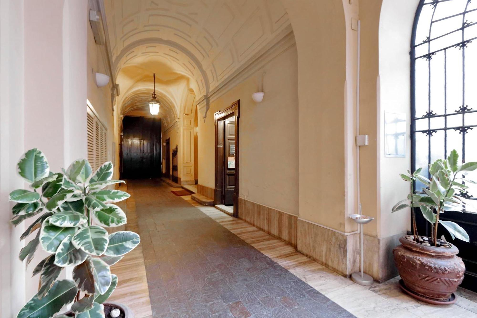 Piazza Mattei Elegant Apartment | Romeloft מראה חיצוני תמונה